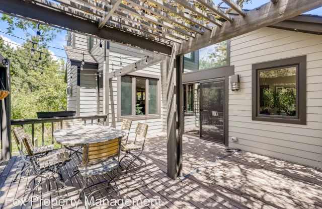 805 Poplar Avenue Gallery 3