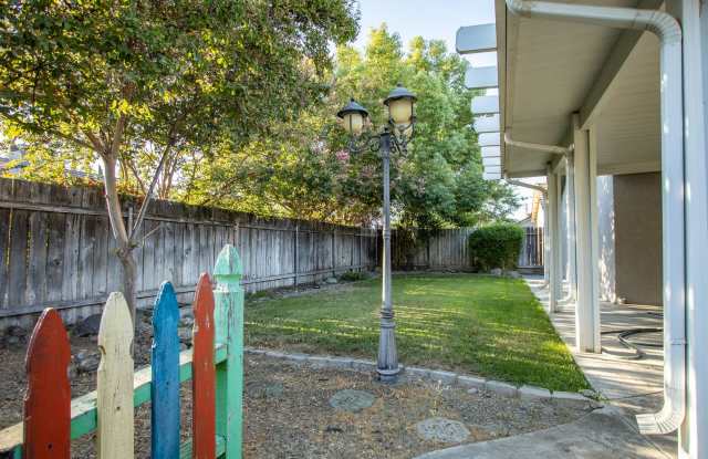 Beautiful 3 bedroom 2 bath HOME Gallery 2