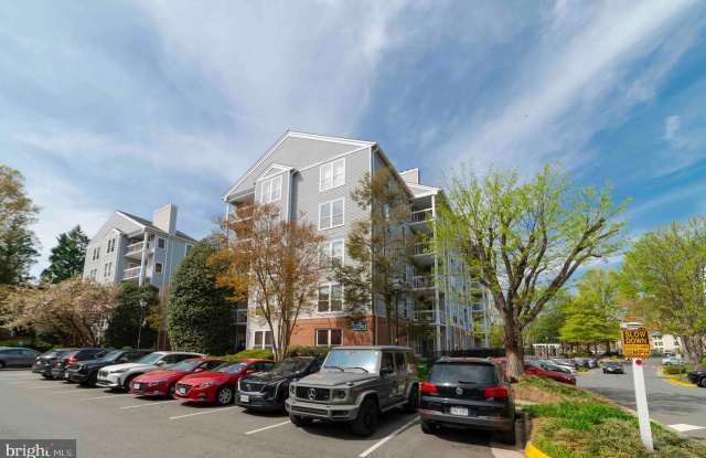 3176 SUMMIT SQUARE Drive Gallery 4