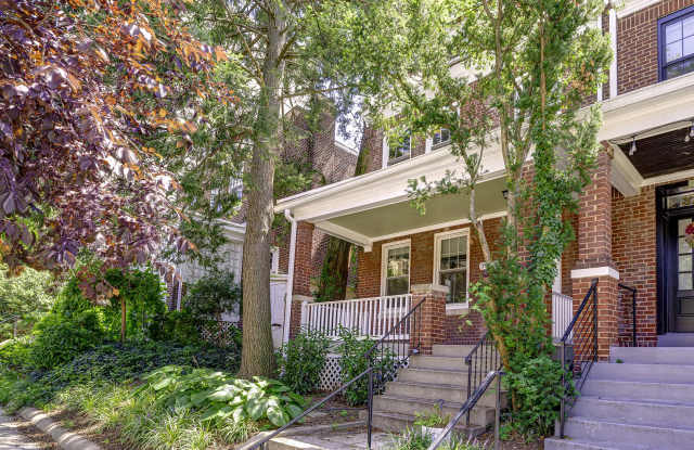 Wonderful 4 BR 2.5 Bath house in Cathedral Heights Gallery 3