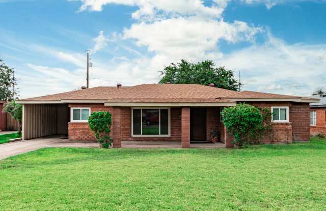 Beautiful Phoenix home in almost a quarter-acre lot! photos photos
