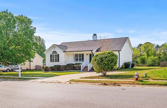MOVE-IN READY | 3-BEDROOM RANCH | LVP THROUGHOUT |$750 MOVE IN CREDIT! Gallery 3