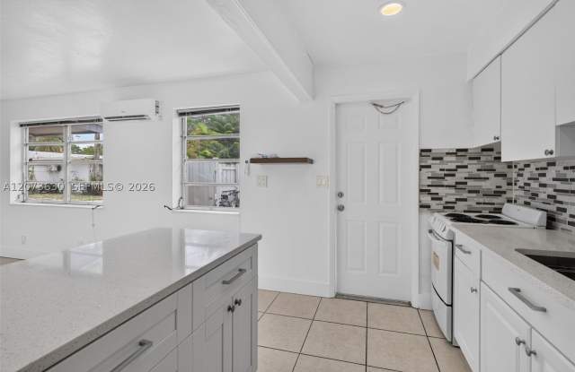 2115 N 17th Ct Gallery 4