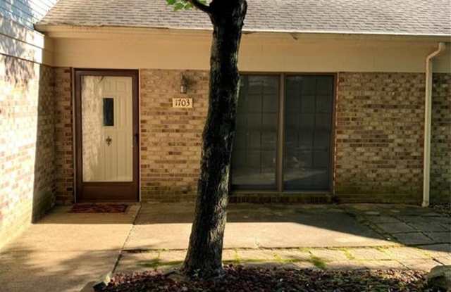 1703 Westhampton Dr - 1703 Westhampton Drive, Austintown, OH 44515
