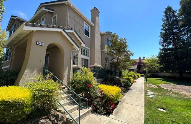3 Bed 2.5 Bath Townhouse W/ Garage photos photos 3 Bed 2.5 Bath Townhouse W/ Garage photos photos
