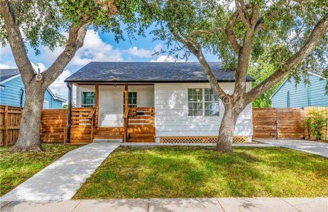 4745 Franklin Drive photos photos