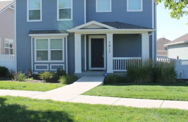 $2300 | 3BR/2.5BA | Dog Friendly Beautiful Home in Stetson Hills photos photos