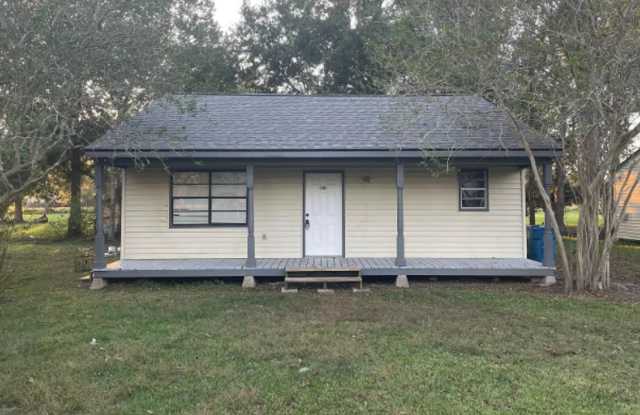 Charming 2 Bed 1 Bath Home in Broussard photos photos