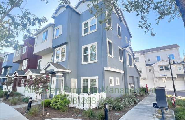 Newer Corner Townhome in Great Location! Central A/C & Pets Negotiable! photos photos