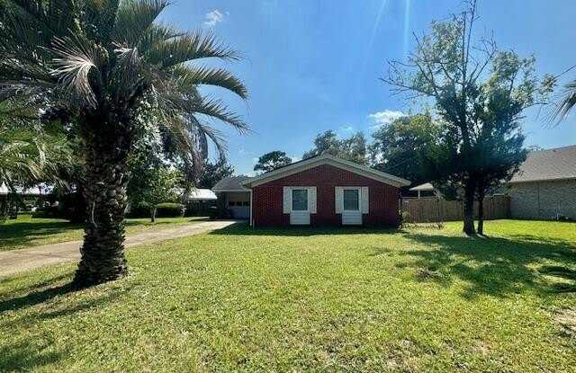 1002 Julia Avenue - 1002 Julia Avenue, Niceville, FL 32578