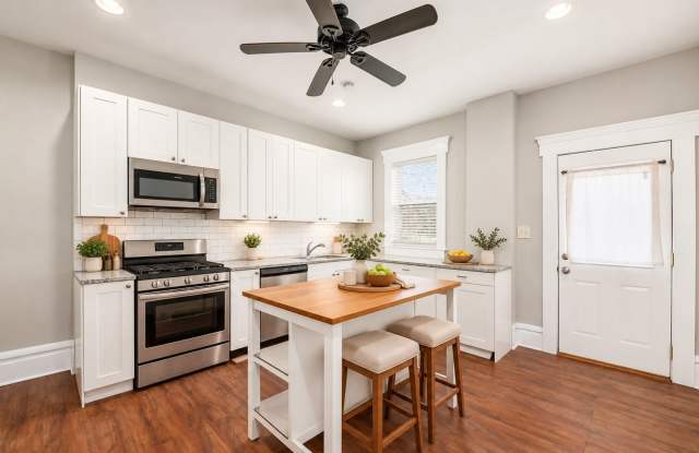 Updated 2-Bedroom Townhome with New Plank Flooring & In-Unit Laundry Gallery 3