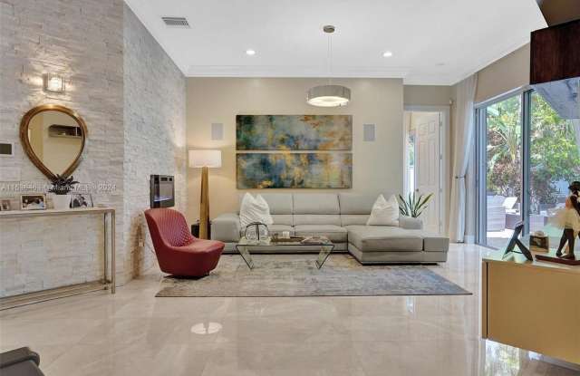 1529 Shoreline Way - 1529 Shoreline Way, Hollywood, FL 33019