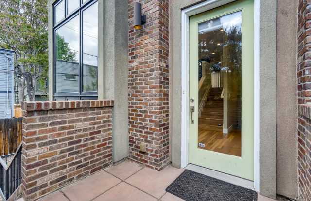 1657 Franklin Street Gallery 4