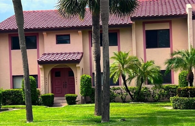 9545 86TH AVENUE - 9545 86th Avenue, Seminole, FL 33777
