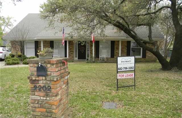 2202 Briarwood Boulevard - 2202 Briarwood Blvd, Arlington, TX 76013