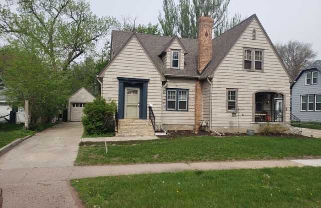 1213 South Spring Avenue - 1213 South Spring Avenue, Sioux Falls, SD 57105