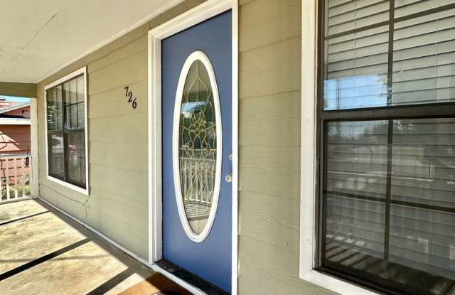 NOW AVAILABLE | Cozy 2 Bedroom Home Walking Distance to Fort Concho! Gallery 3