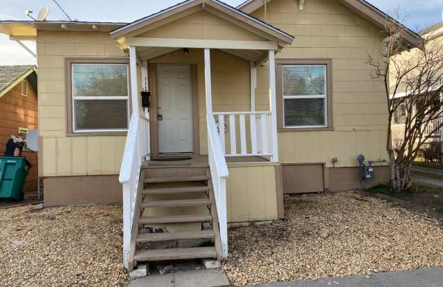 Quaint 2bdrm, 1 bath house w/ single car garage space and basement for storage - 1117 Lincoln Street, Klamath Falls, OR 97601 Quaint 2bdrm, 1 bath house w/ single car garage space and basement for storage - 1117 Lincoln Street, Klamath Falls, OR 97601