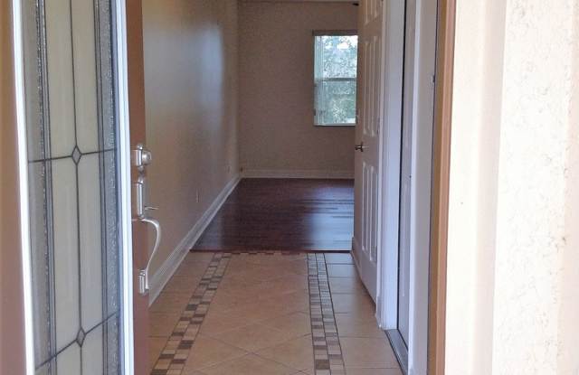 Amazingly Upgraded 3 bd / 2.5 ba Townhome ! Gallery 4