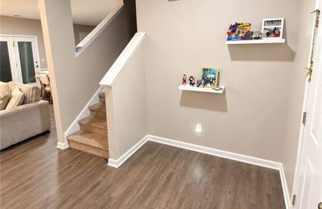 341 Starbuck Parkway Gallery 2