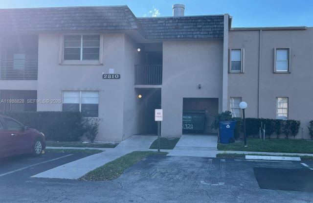 2810 Riverside Dr photos photos