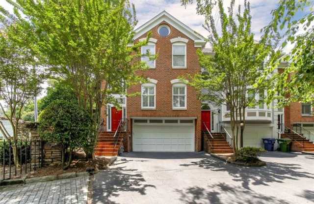 895 Embassy Court NE Gallery 2