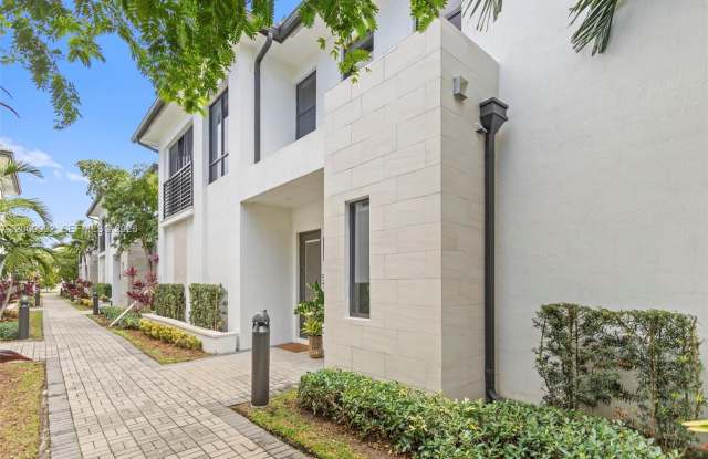 8249 NW 46th St photos photos