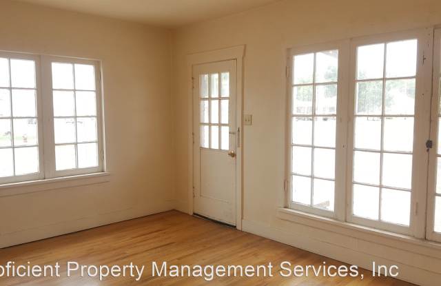 1100 Main Gallery 3