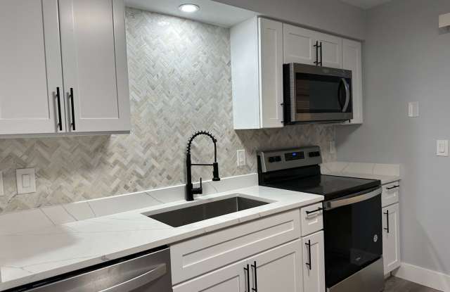 NEWLY RENOVATED 2/1 at Buenaventura Lakes in Kissimmee Gallery 3