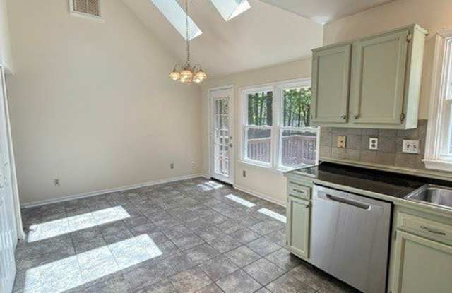 2508 Sutton Place Gallery 4