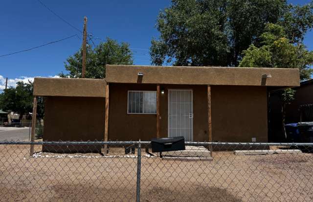Renovated super cute 2 bedroom home - 1900 Arno Street Southeast, Albuquerque, NM 87102