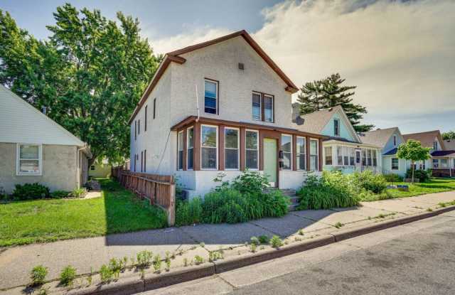 Updated Northeast Duplex! Gallery 3