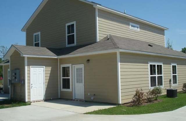 Welcome home to 122 Earle Taylor Ln in Ocean Springs, MS! Gallery 4