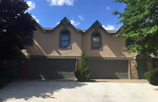 Charming 3 bed 2 bath with a fenced yard in great school dostrict! - 4421 Adam Avenue, Lawrence, KS 66047