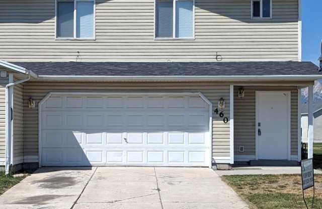 Move In Today! 3 Bed 1.5 Bath Duplex in Ogden with 4 Weeks Rent Free! photos photos