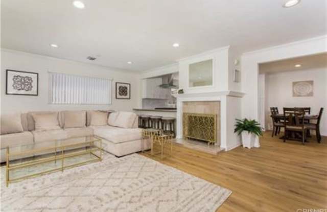 22335 Kittridge Street Gallery 4