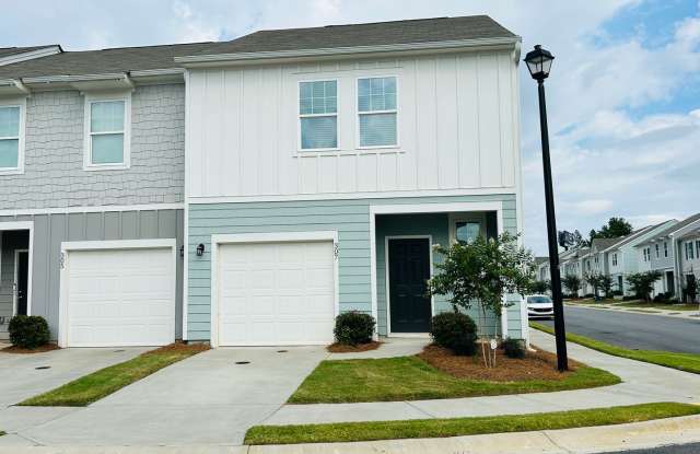 ***MOVE IN SPECIAL -$500 OF FIRST 2 MONTHS RENT WITH A SEPT 15TH OR SOONER MOVE IN DATE AND NO APP FEES***Welcome home! Beautiful 3 bedroom, 2.5 bathroom townhome located in Cartersville! Must see! Gallery 1