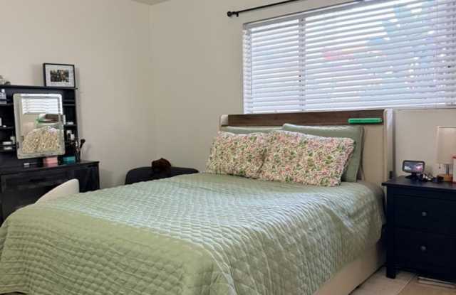 2 Bedroom & 1 & 1/2 bathrooms Gallery 4