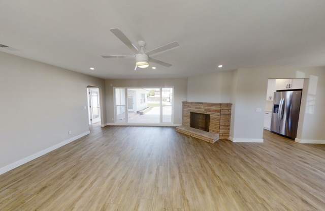 Big Bedrooms,  Great Yard!  (Lease out, pending signatures. Check back in a few days!) Gallery 4
