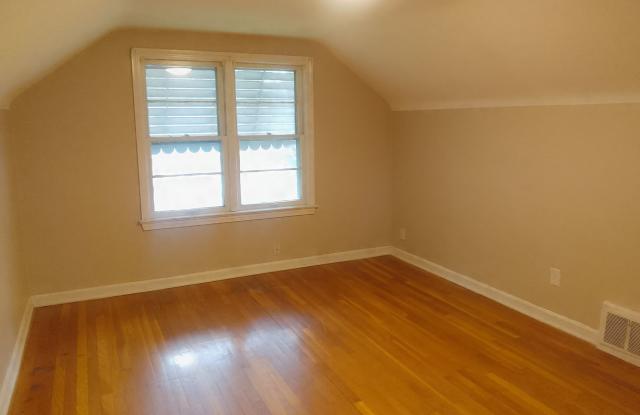 3 bedroom Bungalow with finished basement.. Gallery 4