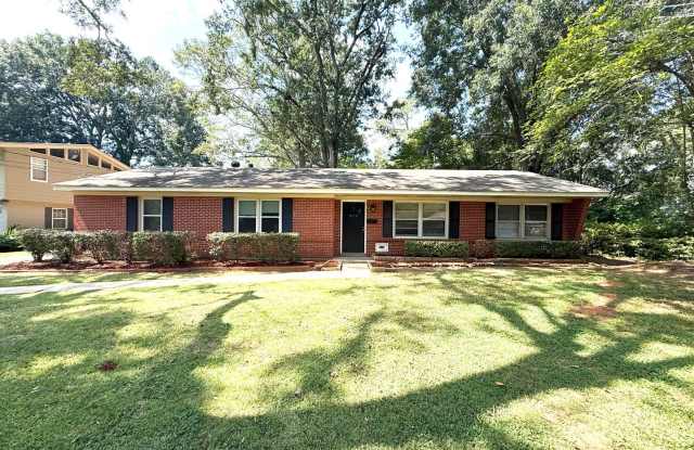 ** 4 Bed 2 Bath located in Dalraida ** Call 334-366-9198 to schedule a self tour photos photos