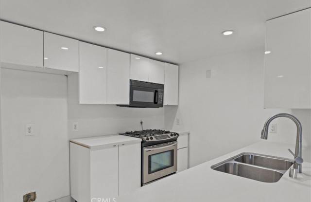939 Palm Avenue Gallery 4