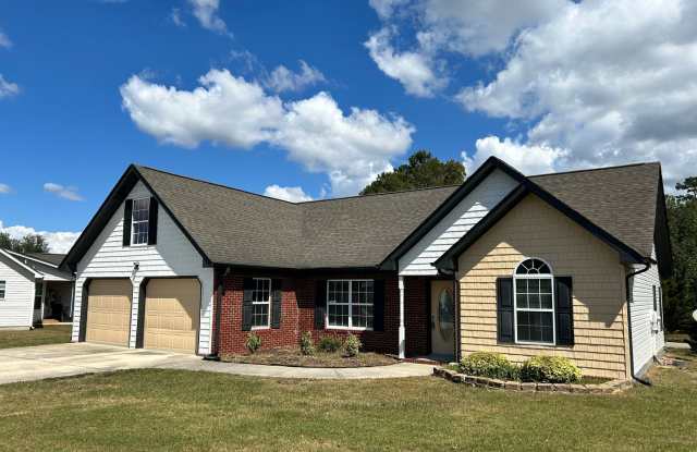 Welcoming 3 Bed, 2 Bath, Oversized 2 Car Garage, Vaulted Ceiling in Ringgold! - 52 Creeks Jewell Drive, Catoosa County, GA 30736