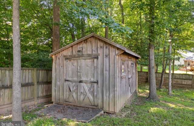 9201 GOLF Court Gallery 3