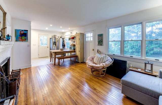 17 Beach Avenue Gallery 4