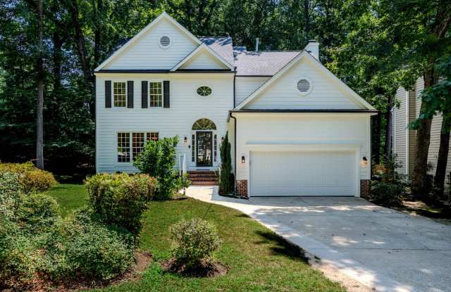 Available Now - 4Br, 2.5 bath home on secluded lot. photos photos