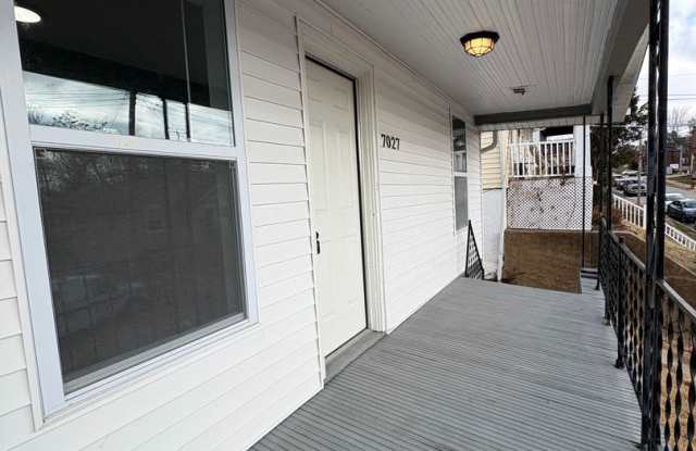 2 bed, 1 bath home in the heart of Central St. Louis City, moments from Forest Park, Barnes Jewish Hospital, SLU, & more! photos photos