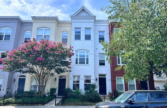 Capacious Cardozo 3BR/2.5BA Townhome with a Deck and Private Parking Gallery 1