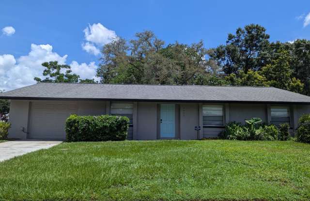 Large Fenced Yard! photos photos