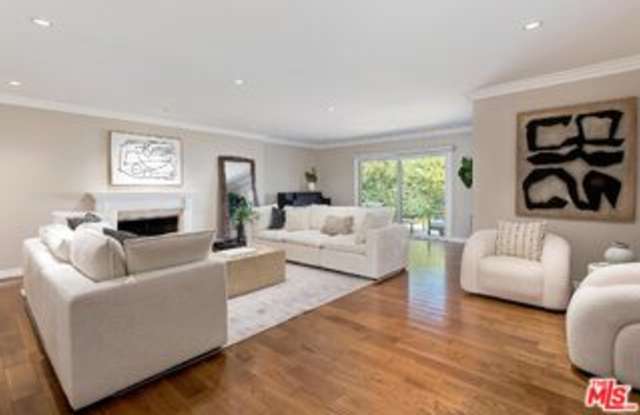 2302 Duxbury Circle Gallery 2